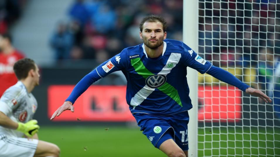 Striker Bas Dost wins it for Wolfsburg